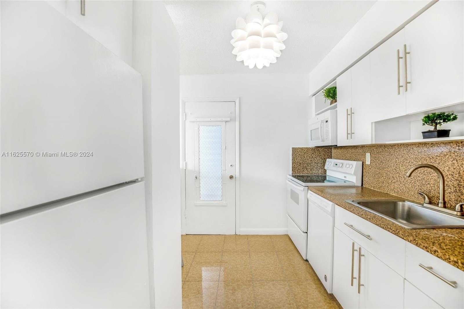 Small Image of 7133 BAY DR #401, Miami Beach Number 12