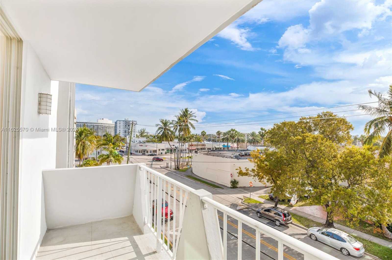 Small Image of 7133 BAY DR #401, Miami Beach Number 13