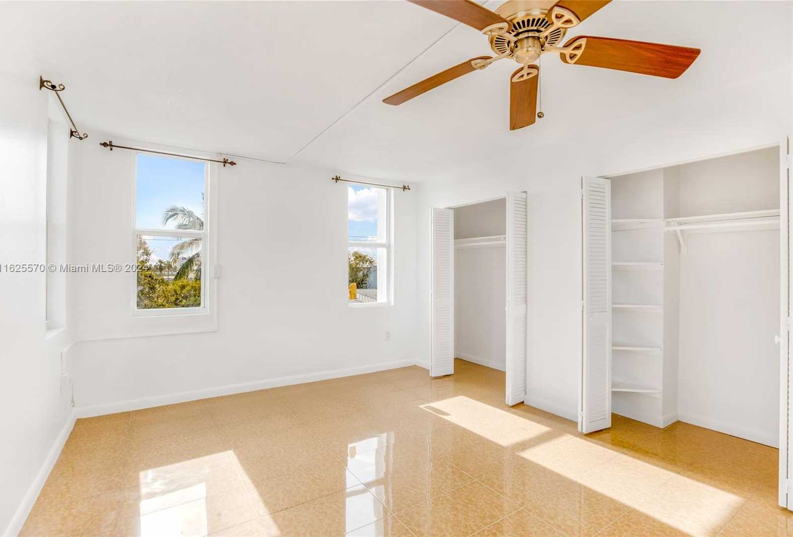 Small Image of 7133 BAY DR #401, Miami Beach Number 15