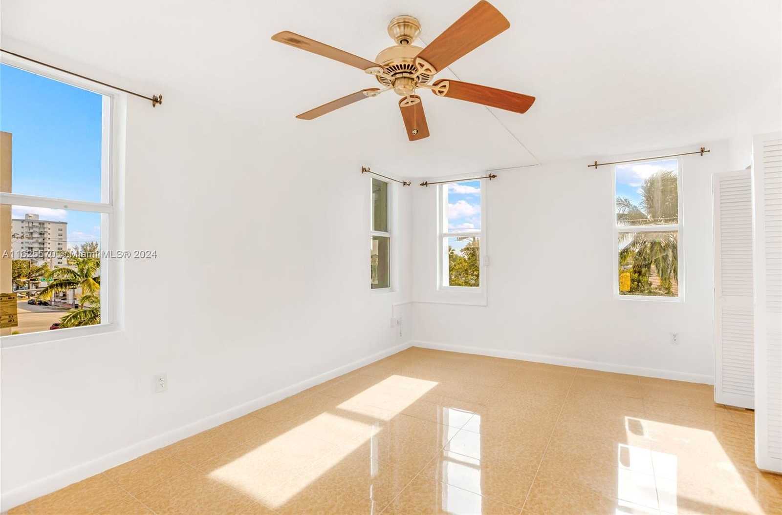 Small Image of 7133 BAY DR #401, Miami Beach Number 16