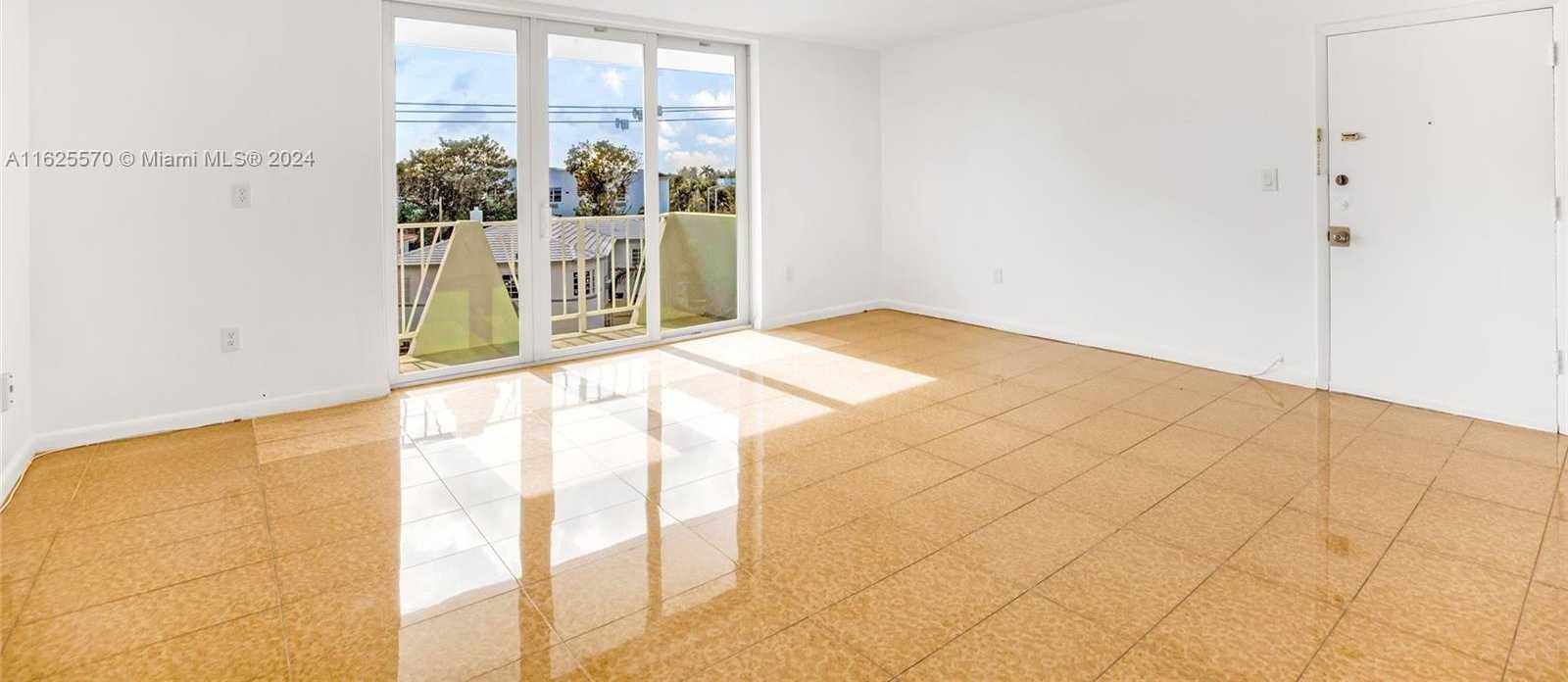 Small Image of 7133 BAY DR #401, Miami Beach Number 3
