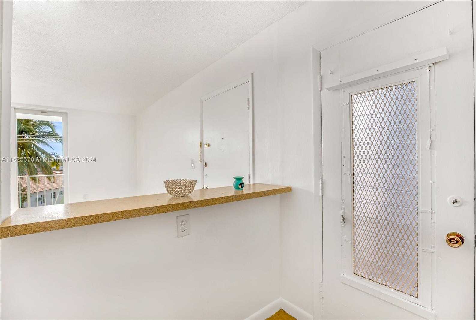 Small Image of 7133 BAY DR #401, Miami Beach Number 6