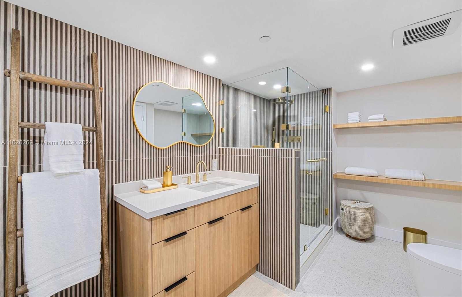 Small Image of 1717 NORTH BAYSHORE DR #A-3755, Miami Number 22