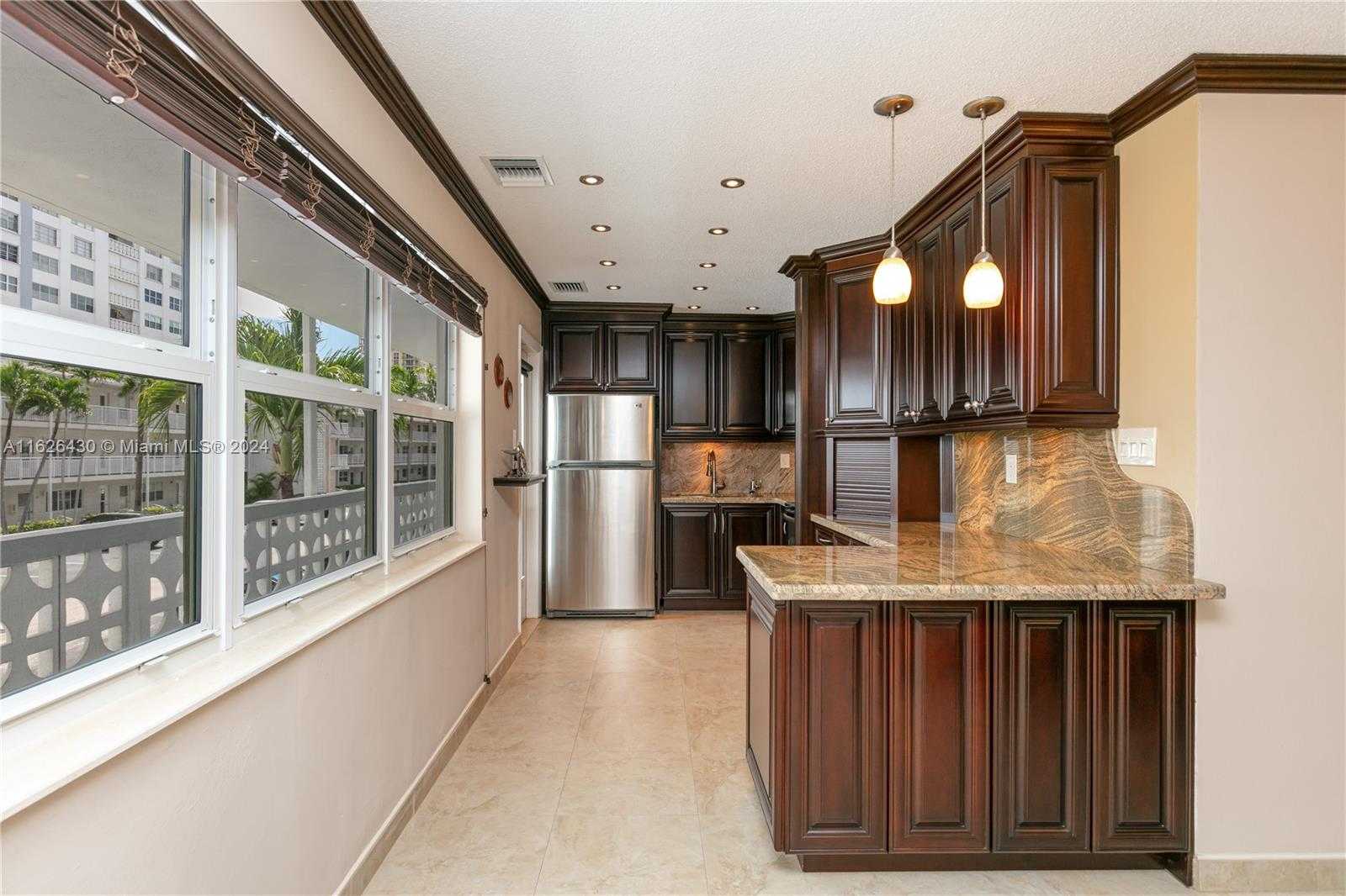 Small Image of 3135 S Ocean Dr, Hallandale Beach, FL 33009, USA Number 7