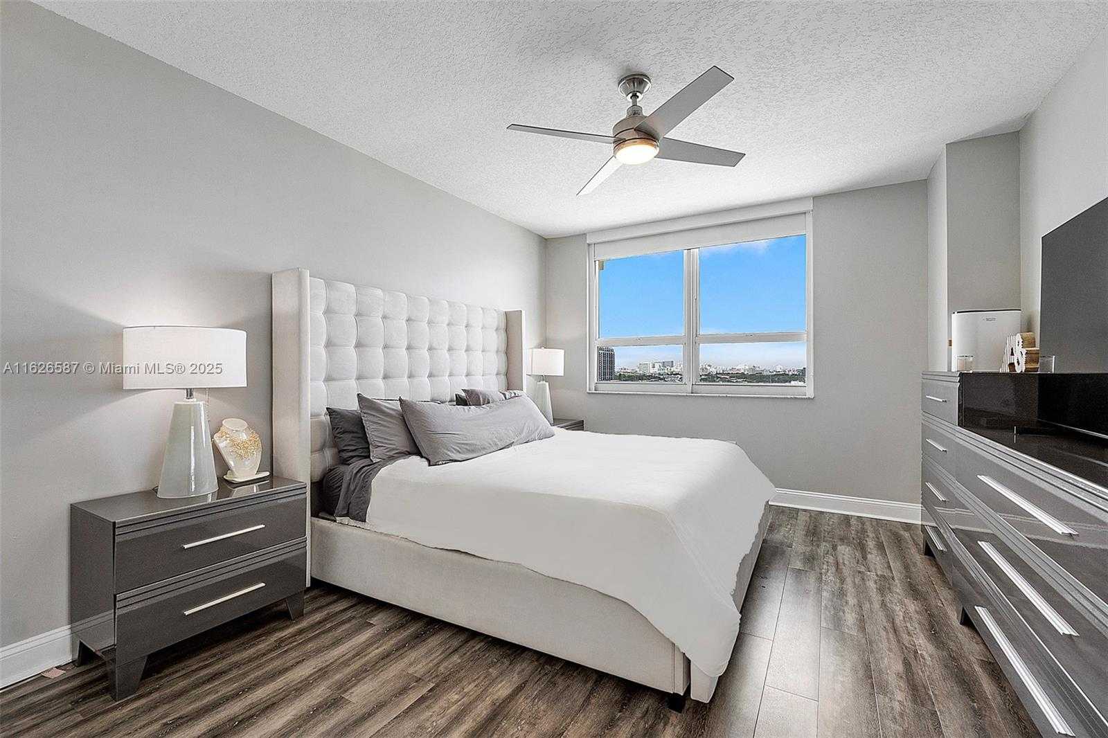Small Image of 2000 NORTH BAYSHORE DR #1401, Miami Number 10