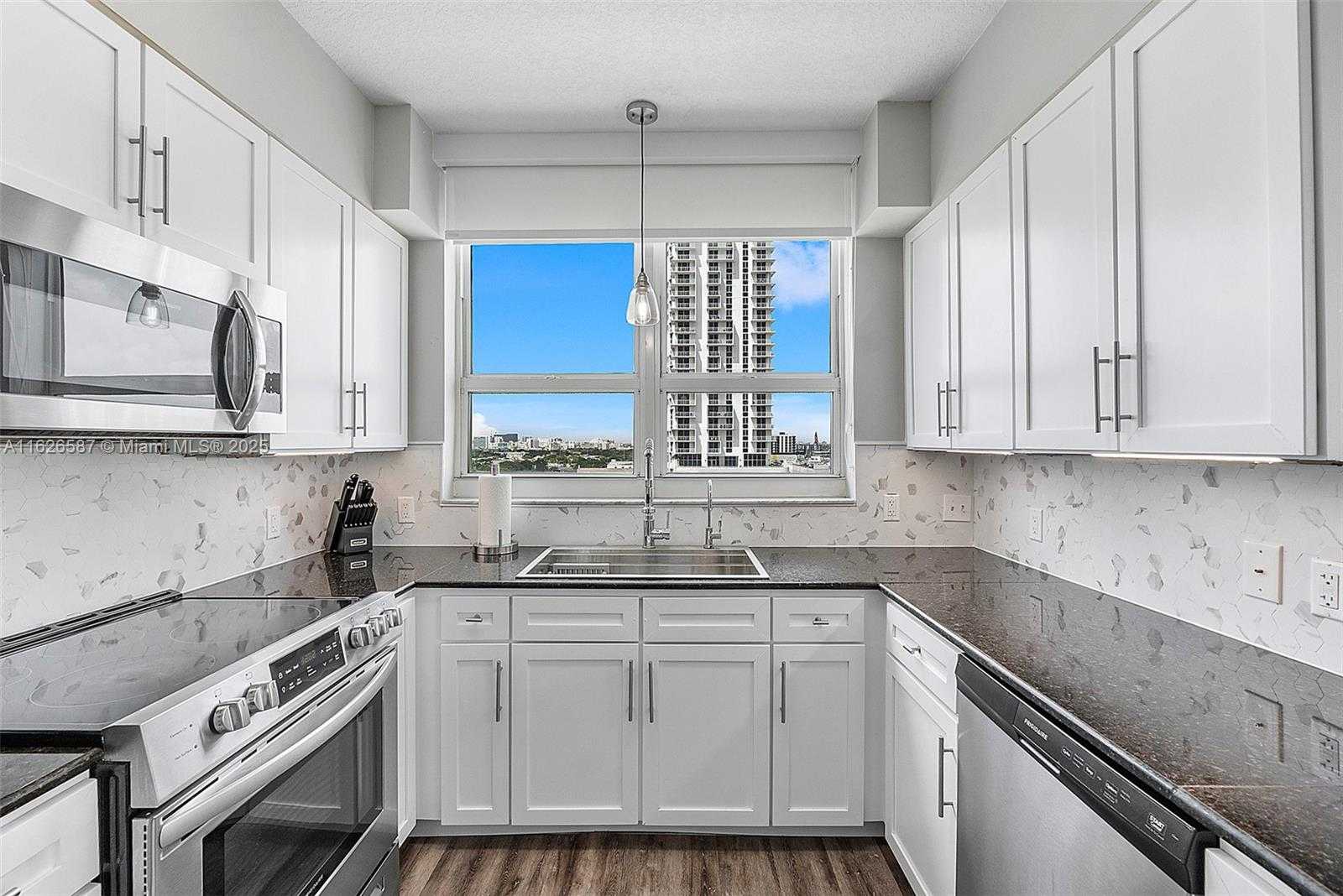 Small Image of 2000 NORTH BAYSHORE DR #1401, Miami Number 2