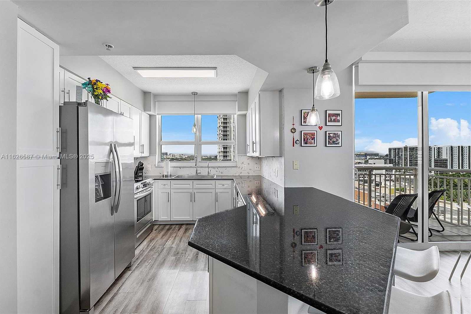 Small Image of 2000 NORTH BAYSHORE DR #1401, Miami Number 3