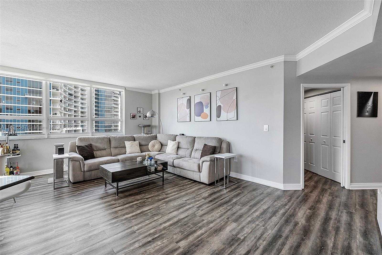 Small Image of 2000 NORTH BAYSHORE DR #1401, Miami Number 9