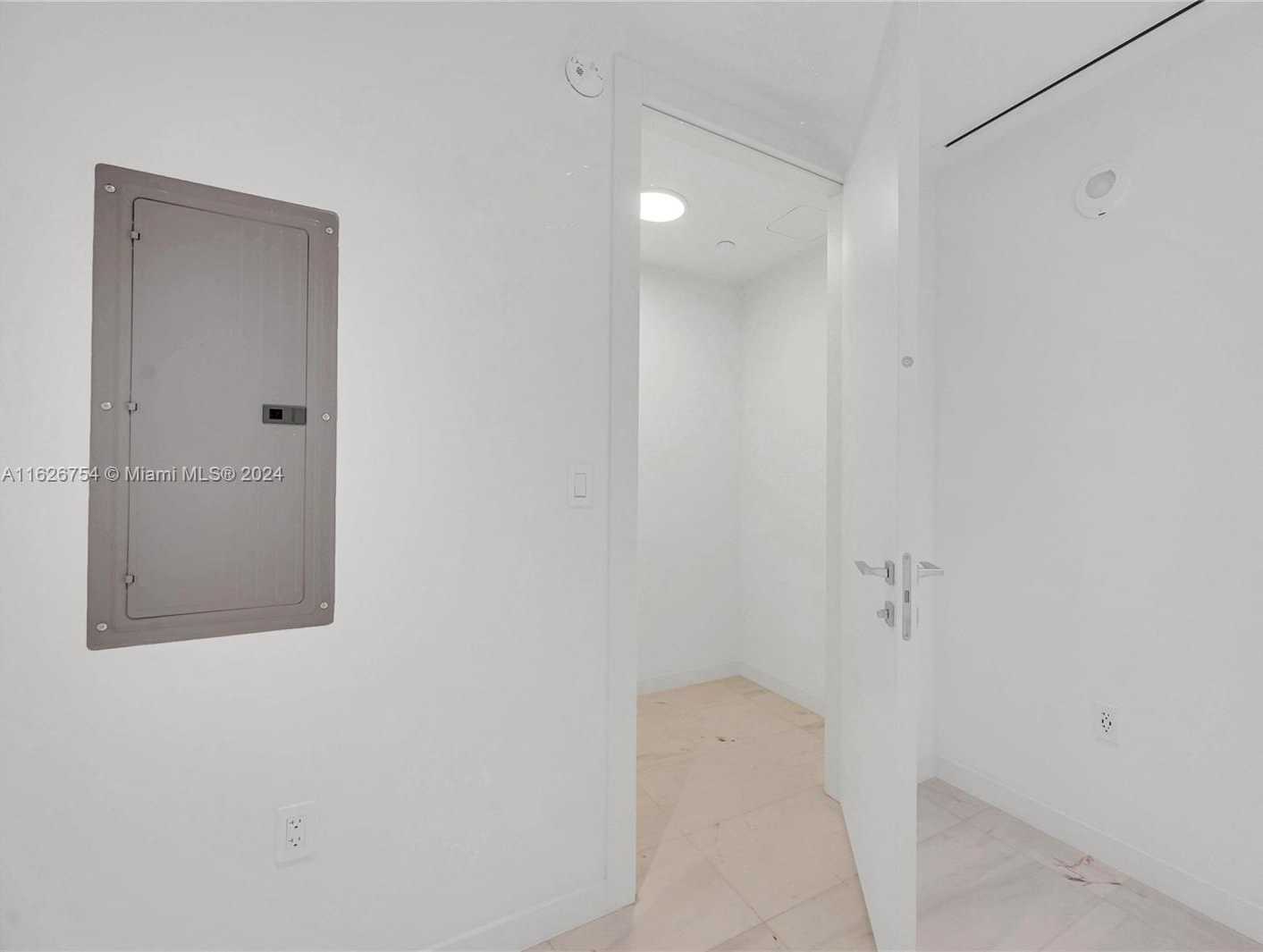 Small Image of 300 BISCAYNE BLVD WAY #703, Miami Number 25