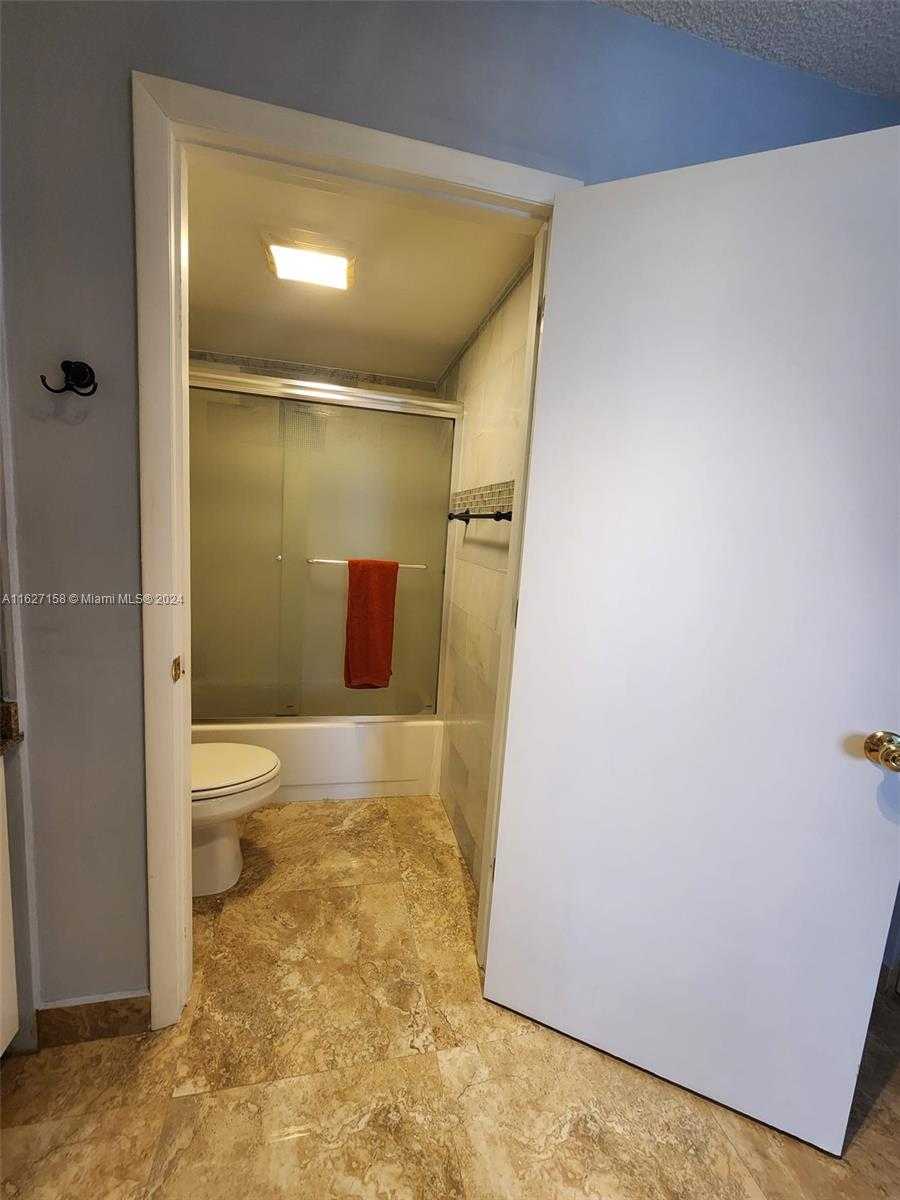 Small Image of 3731 NORTH COUNTRY CLUB DR #2127, Aventura Number 36