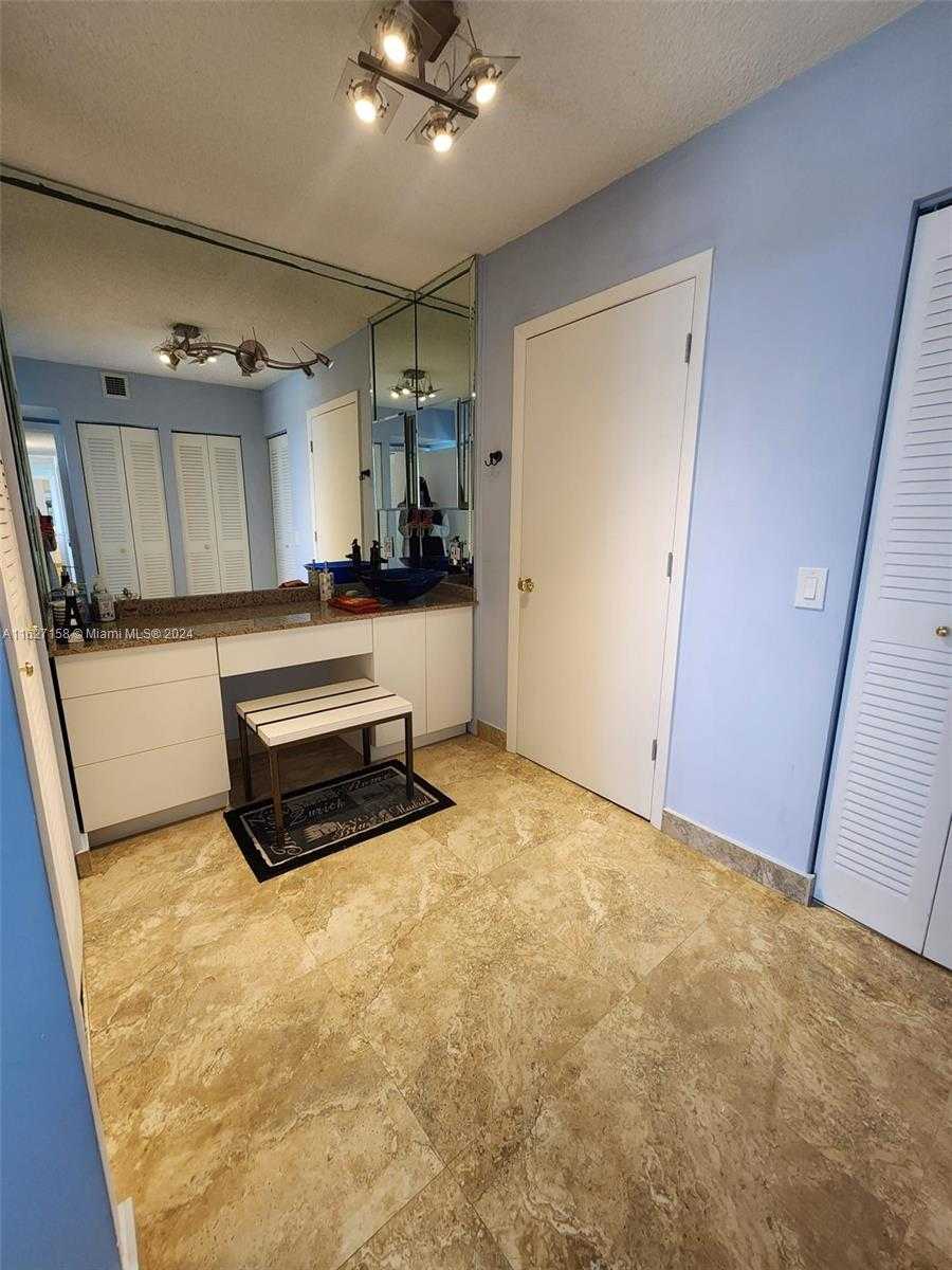 Small Image of 3731 NORTH COUNTRY CLUB DR #2127, Aventura Number 37
