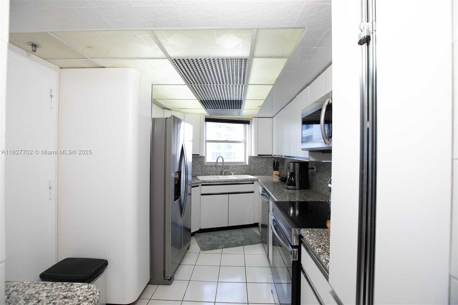 Small Image of 6039 COLLINS AVE #1728, Miami Beach Number 12