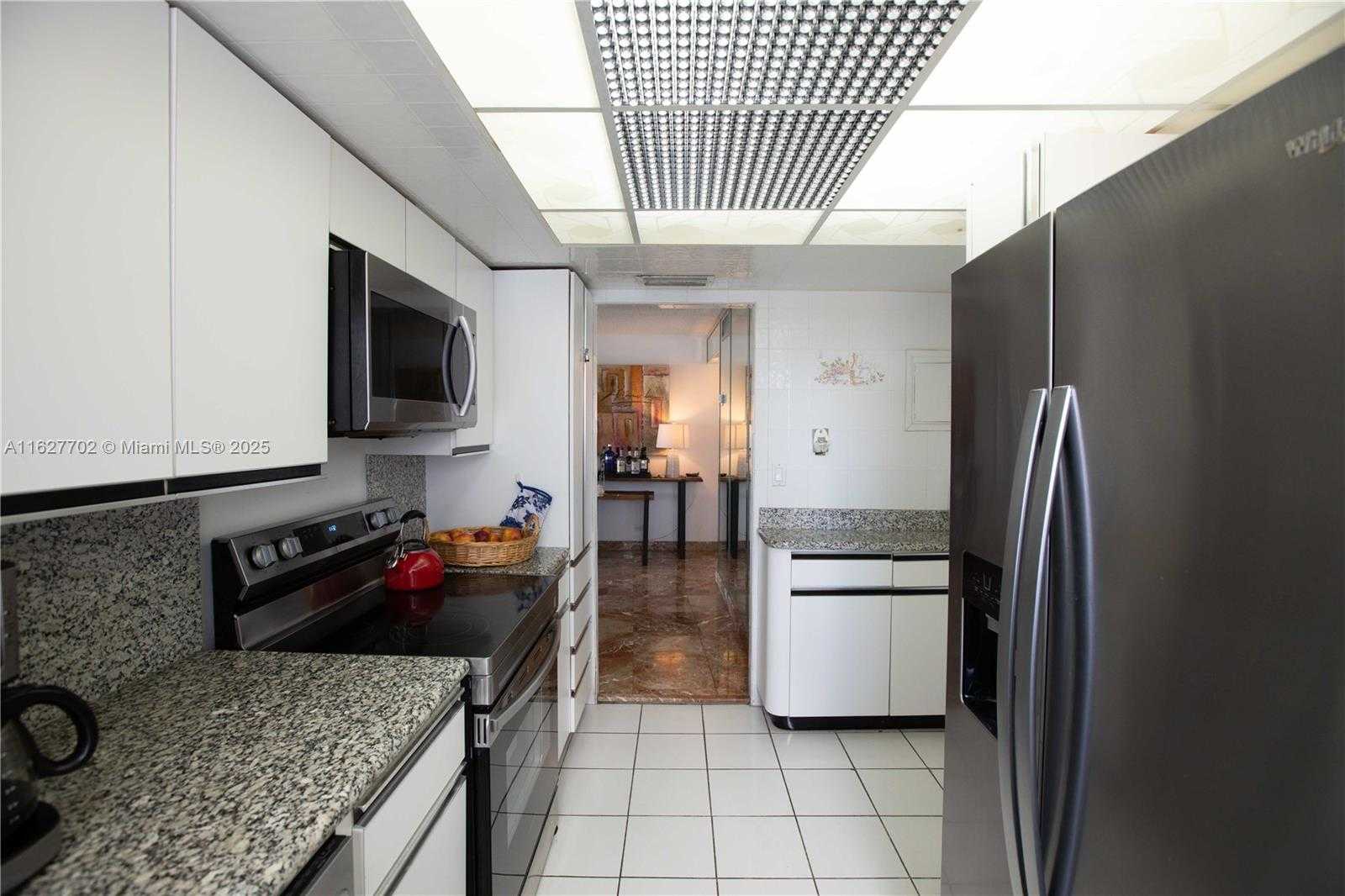 Small Image of 6039 COLLINS AVE #1728, Miami Beach Number 14