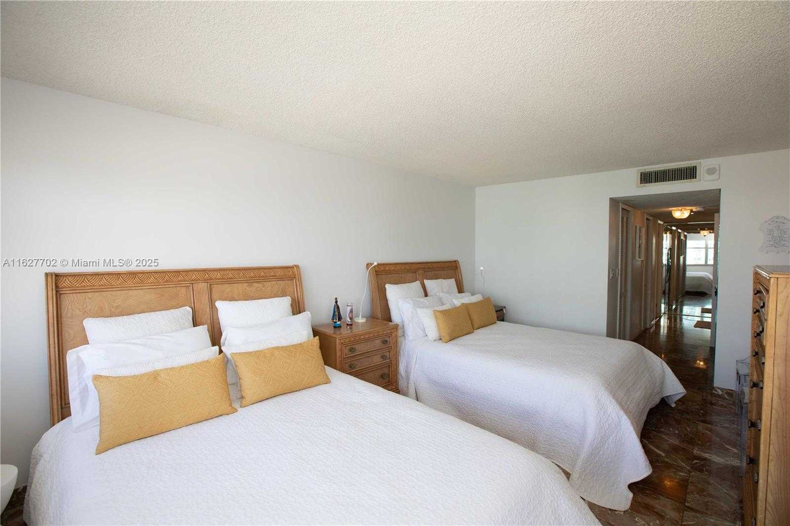 Small Image of 6039 COLLINS AVE #1728, Miami Beach Number 22