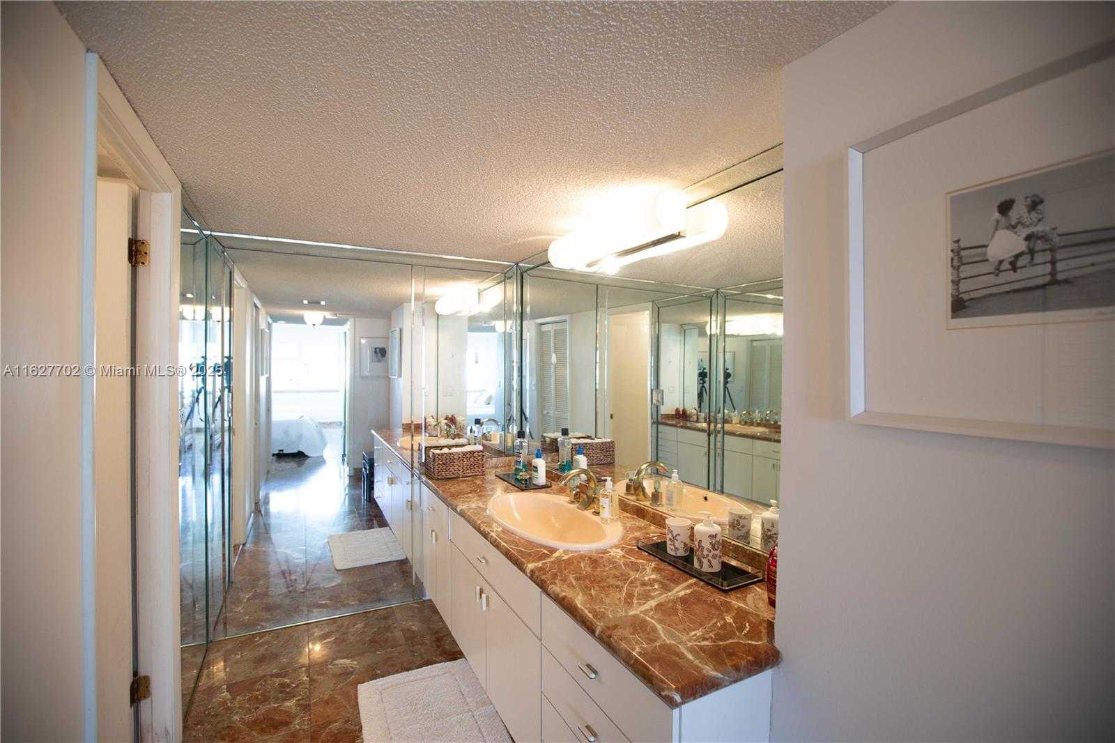 Small Image of 6039 COLLINS AVE #1728, Miami Beach Number 24