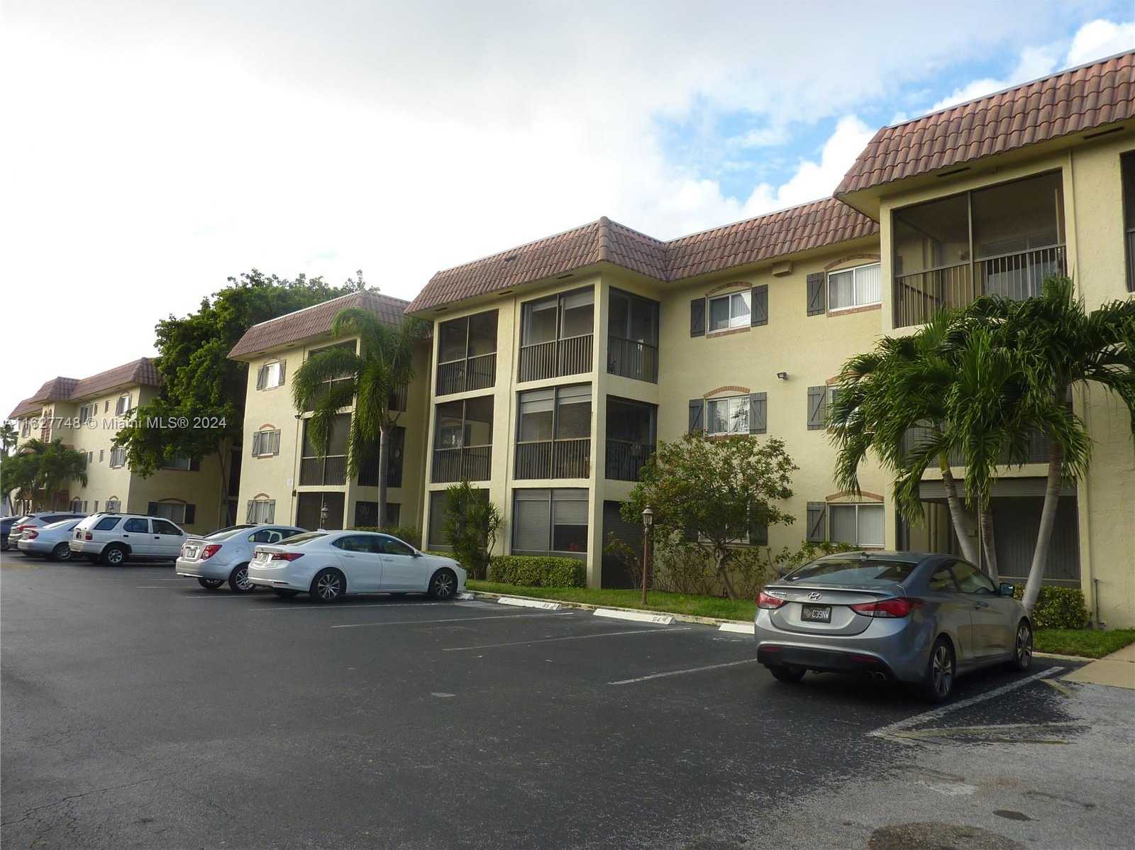 Small Image of 251 SOUTH CYPRESS RD #125, Pompano Beach Number 2