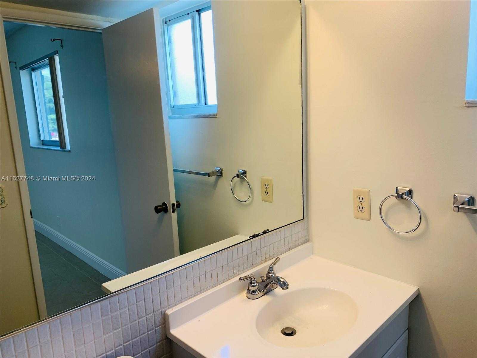 Small Image of 251 SOUTH CYPRESS RD #125, Pompano Beach Number 25