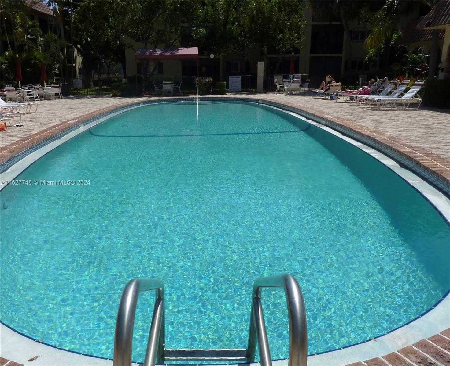 Small Image of 251 SOUTH CYPRESS RD #125, Pompano Beach Number 3