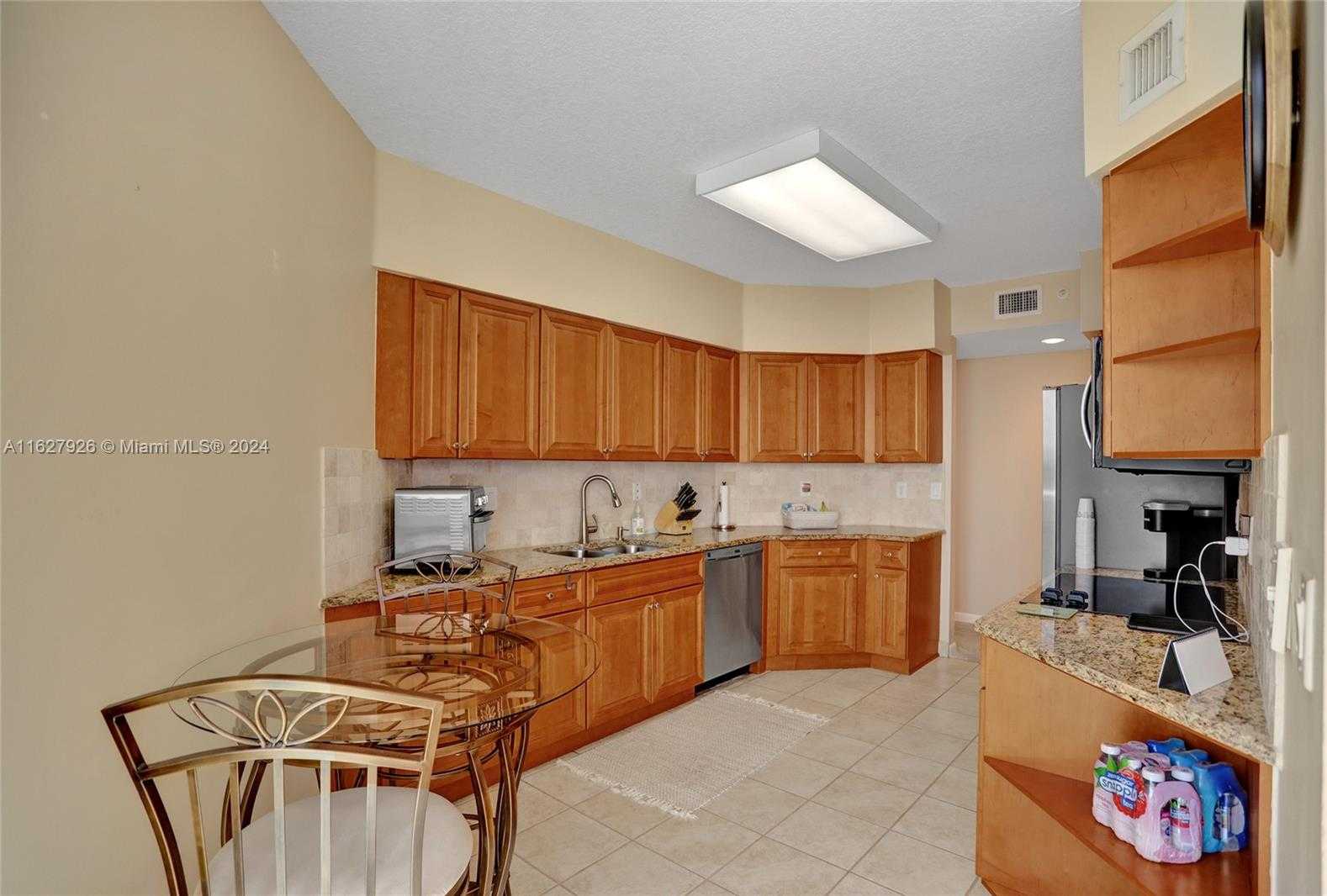 Small Image of 3370 HIDDEN BAY DR #2114, Aventura Number 13