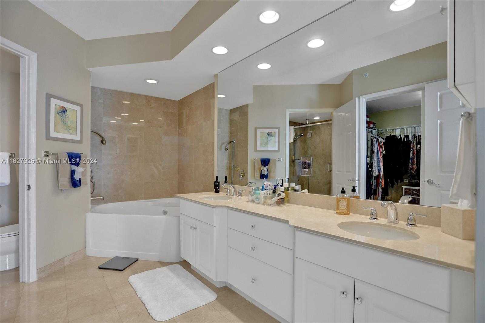 Small Image of 3370 HIDDEN BAY DR #2114, Aventura Number 19