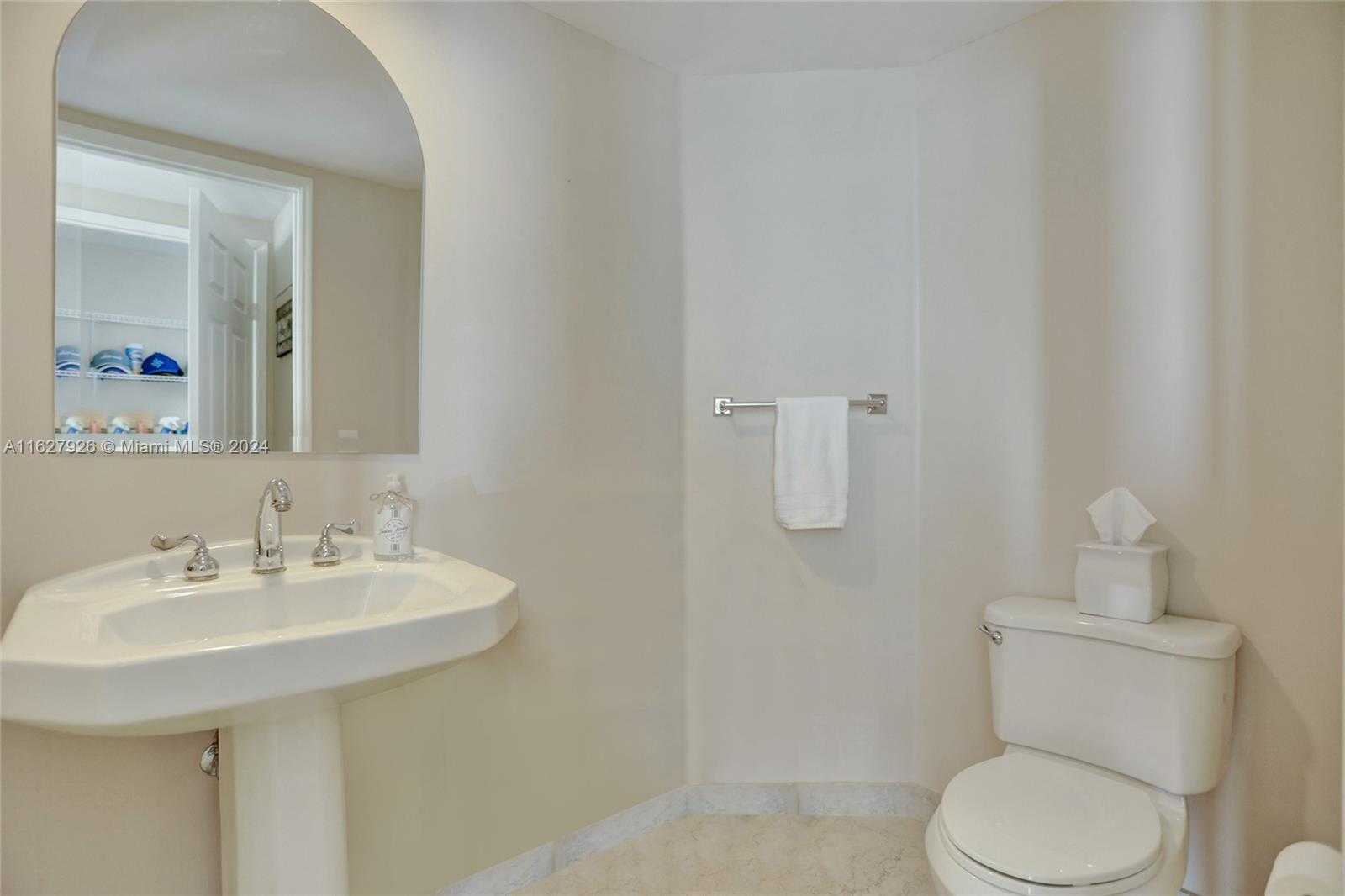 Small Image of 3370 HIDDEN BAY DR #2114, Aventura Number 25