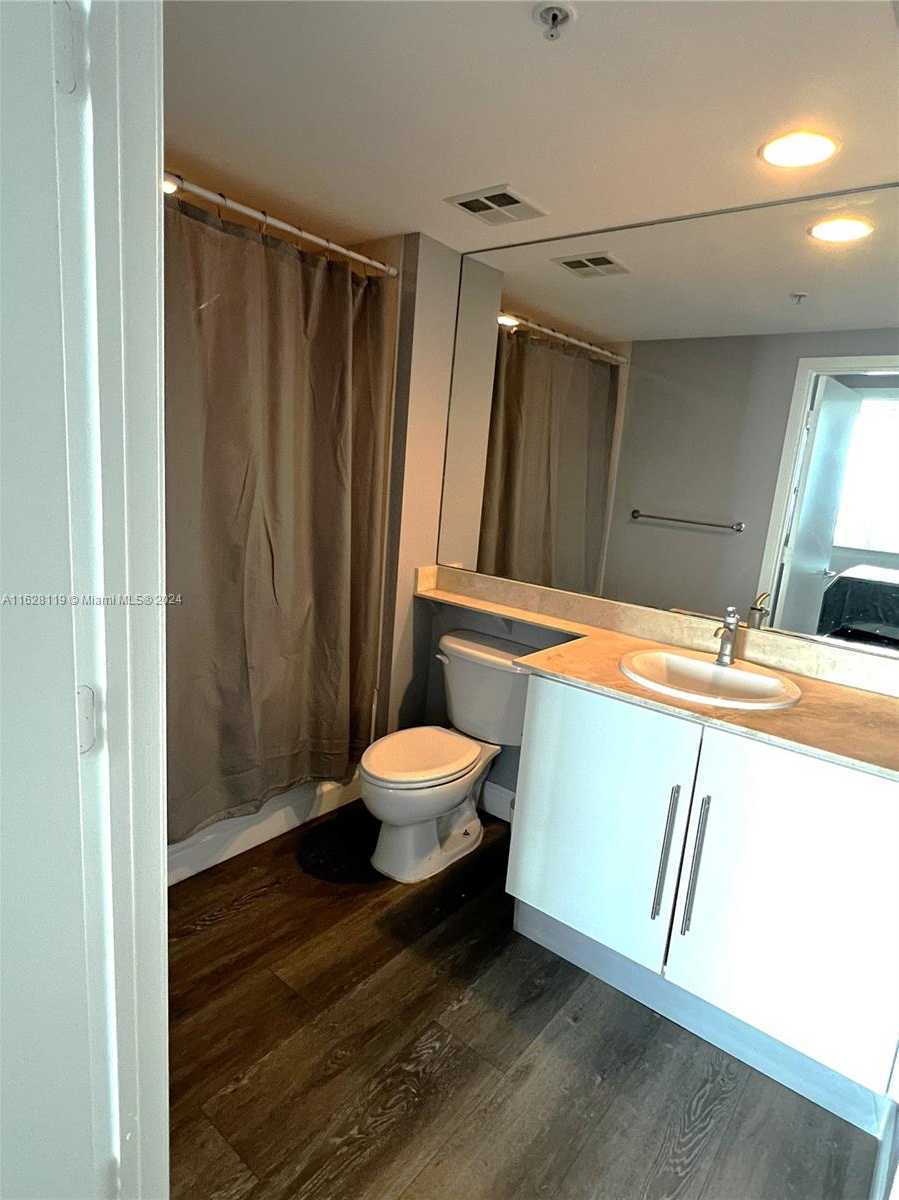 Small Image of 325 SOUTH BISCAYNE BLVD #3718, Miami Number 11