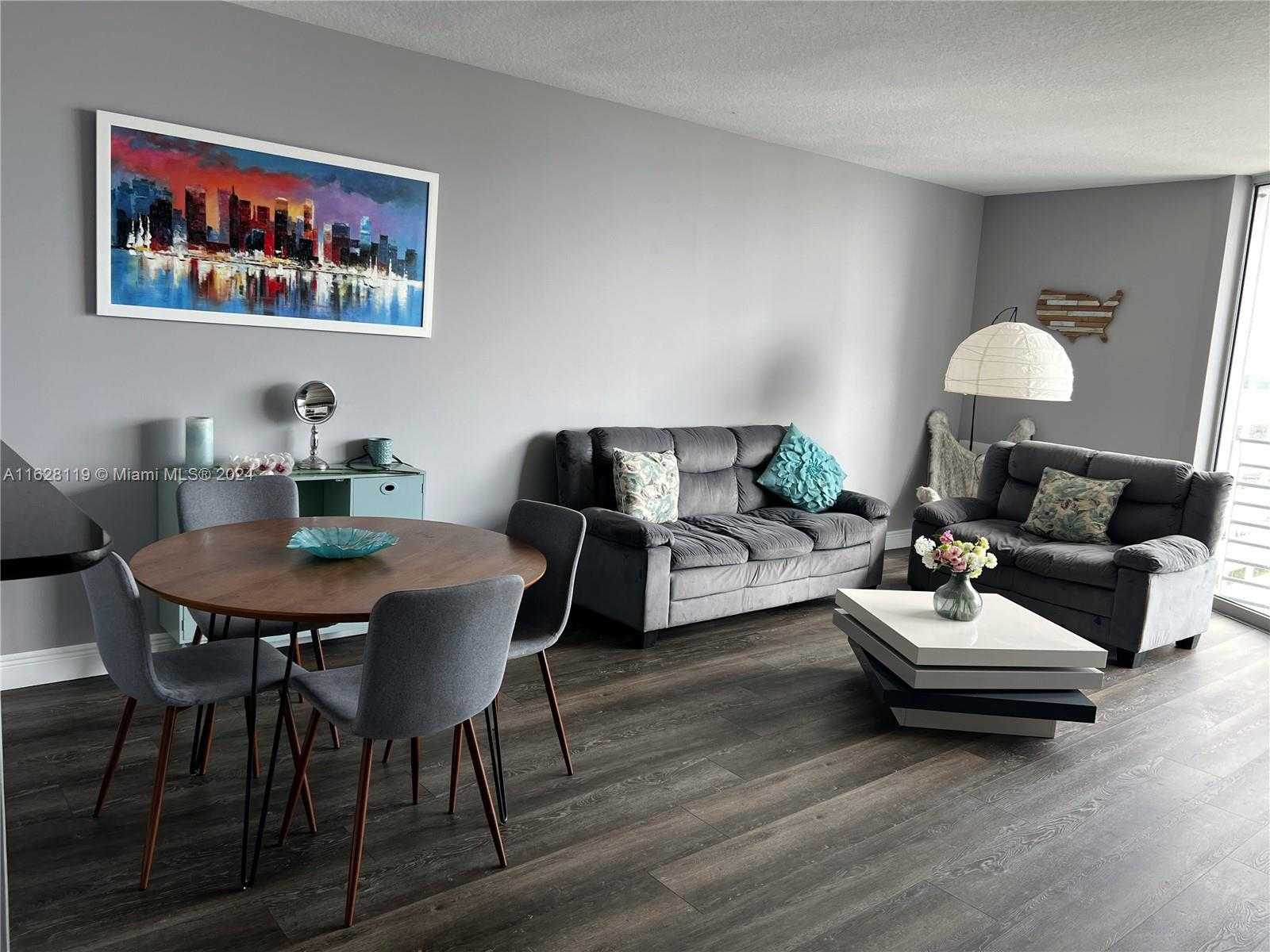 Small Image of 325 SOUTH BISCAYNE BLVD #3718, Miami Number 4