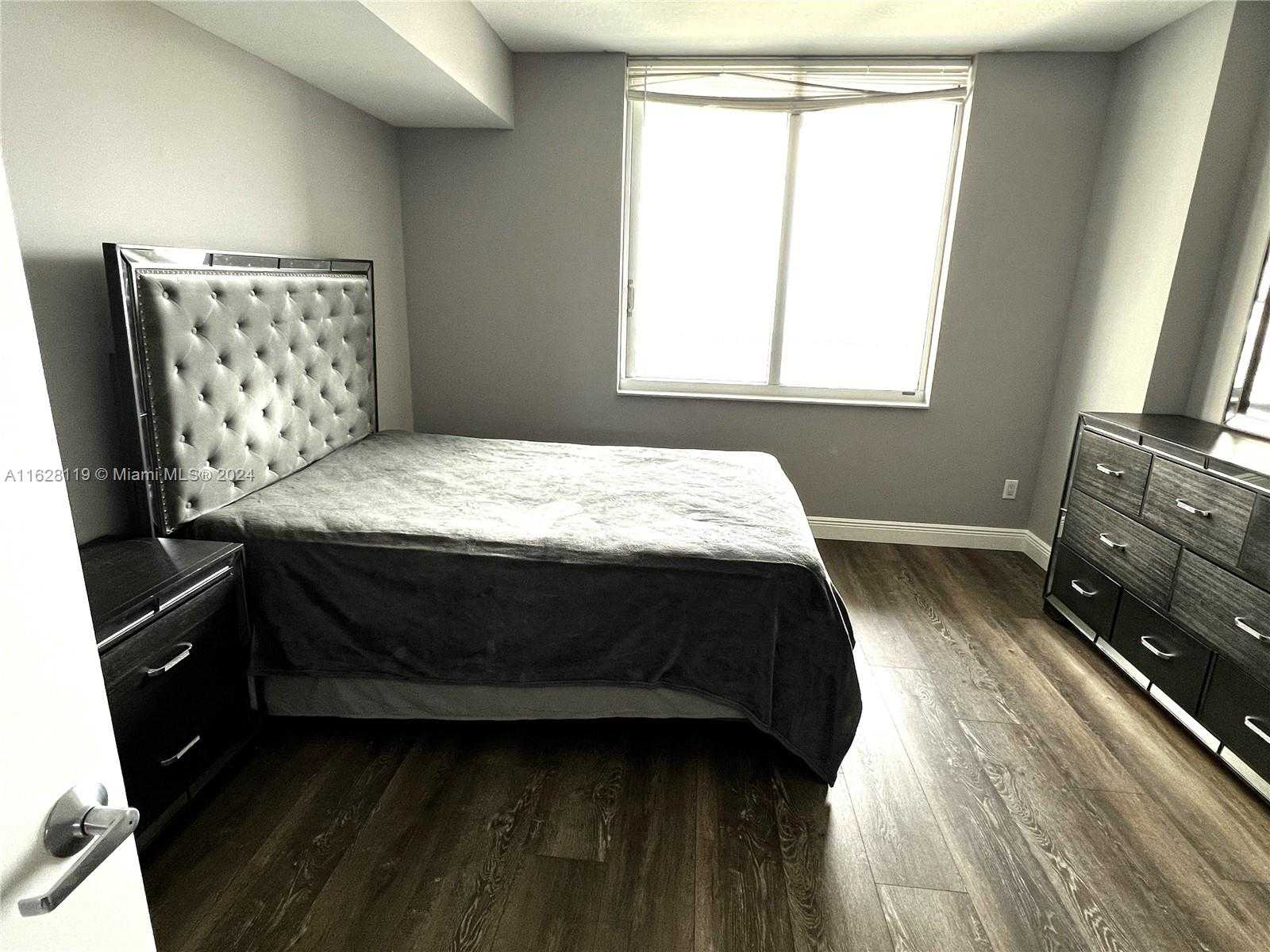 Small Image of 325 SOUTH BISCAYNE BLVD #3718, Miami Number 7