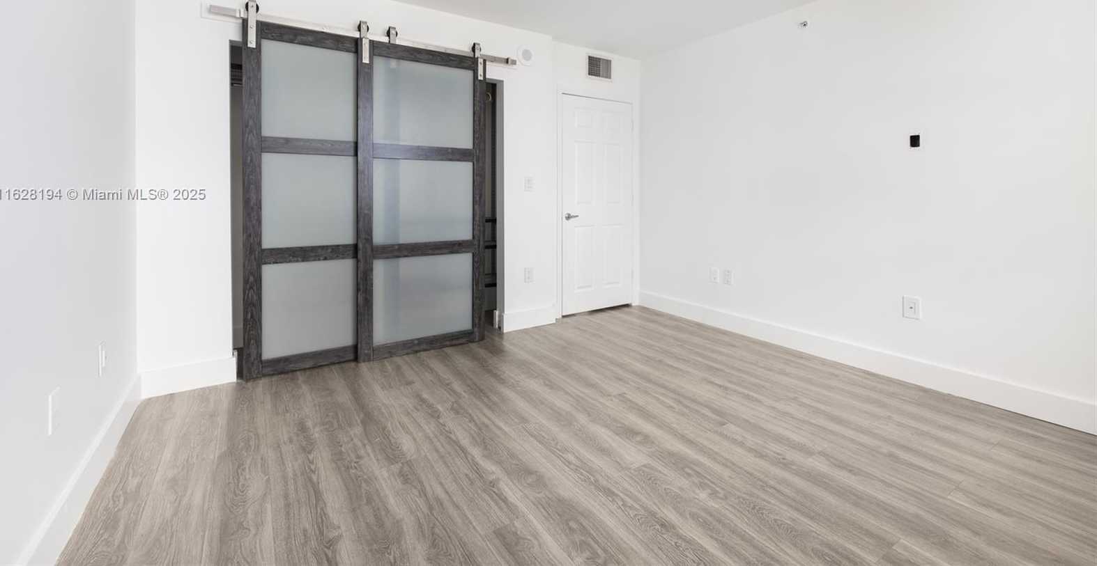 Small Image of 1155 BRICKELL BAY DR #2907, Miami Number 10