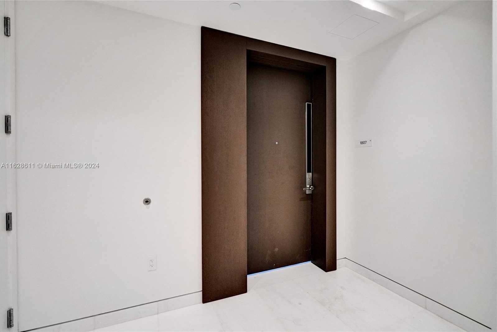 Small Image of 300 BISCAYNE BLVD WAY #1607, Miami Number 4