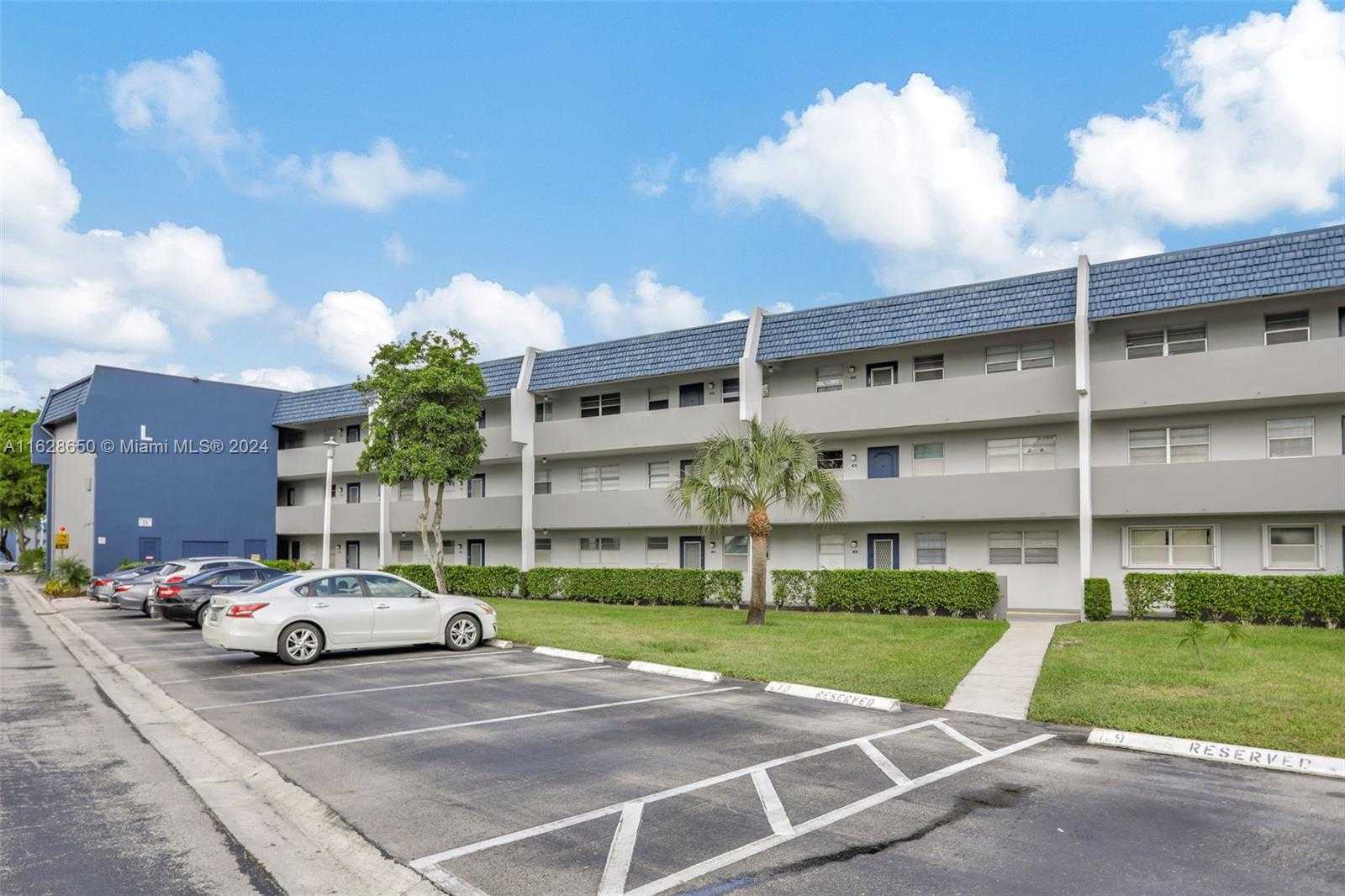 Small Image of 7897 GOLF CIR DR #107, Margate Number 2