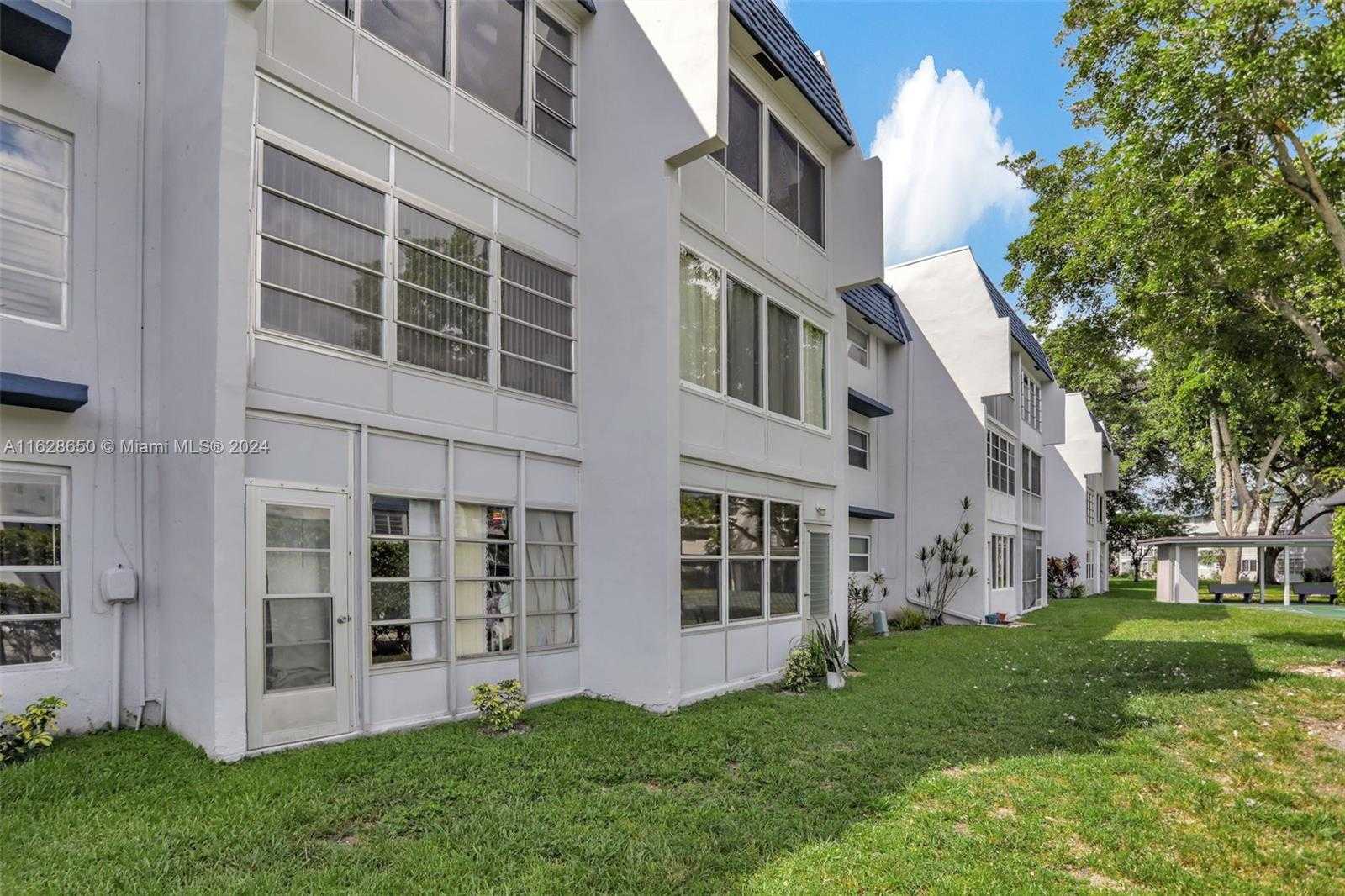 Small Image of 7897 GOLF CIR DR #107, Margate Number 30