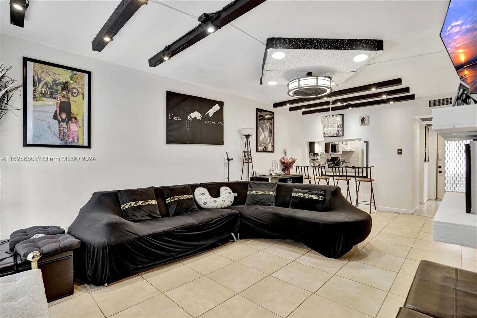 Small Image of 7897 GOLF CIR DR #107, Margate Number 6