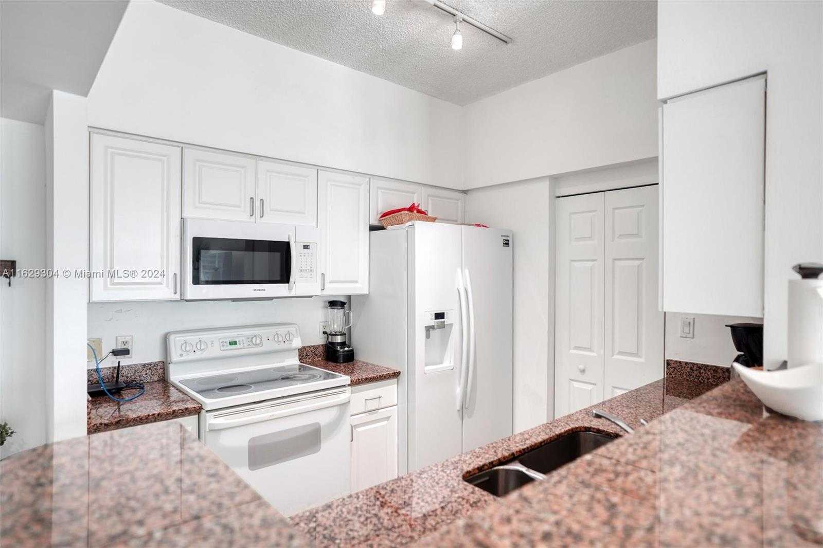 Small Image of 1155 BRICKELL BAY DR #507, Miami Number 13