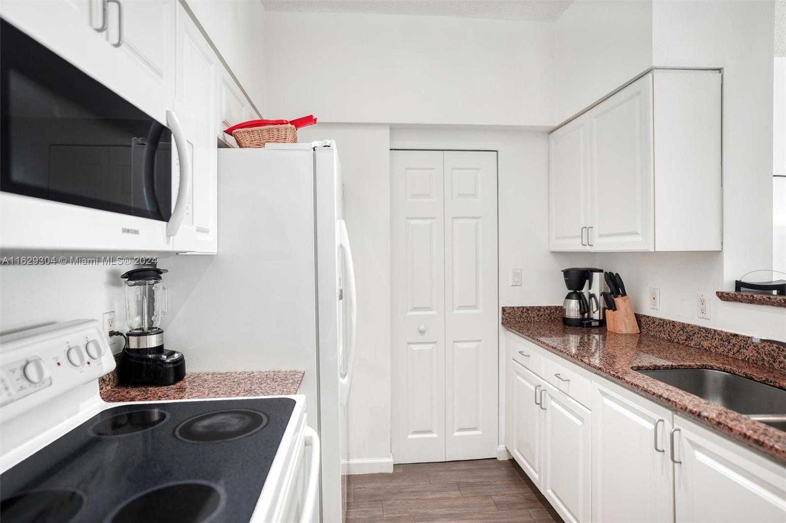 Small Image of 1155 BRICKELL BAY DR #507, Miami Number 14