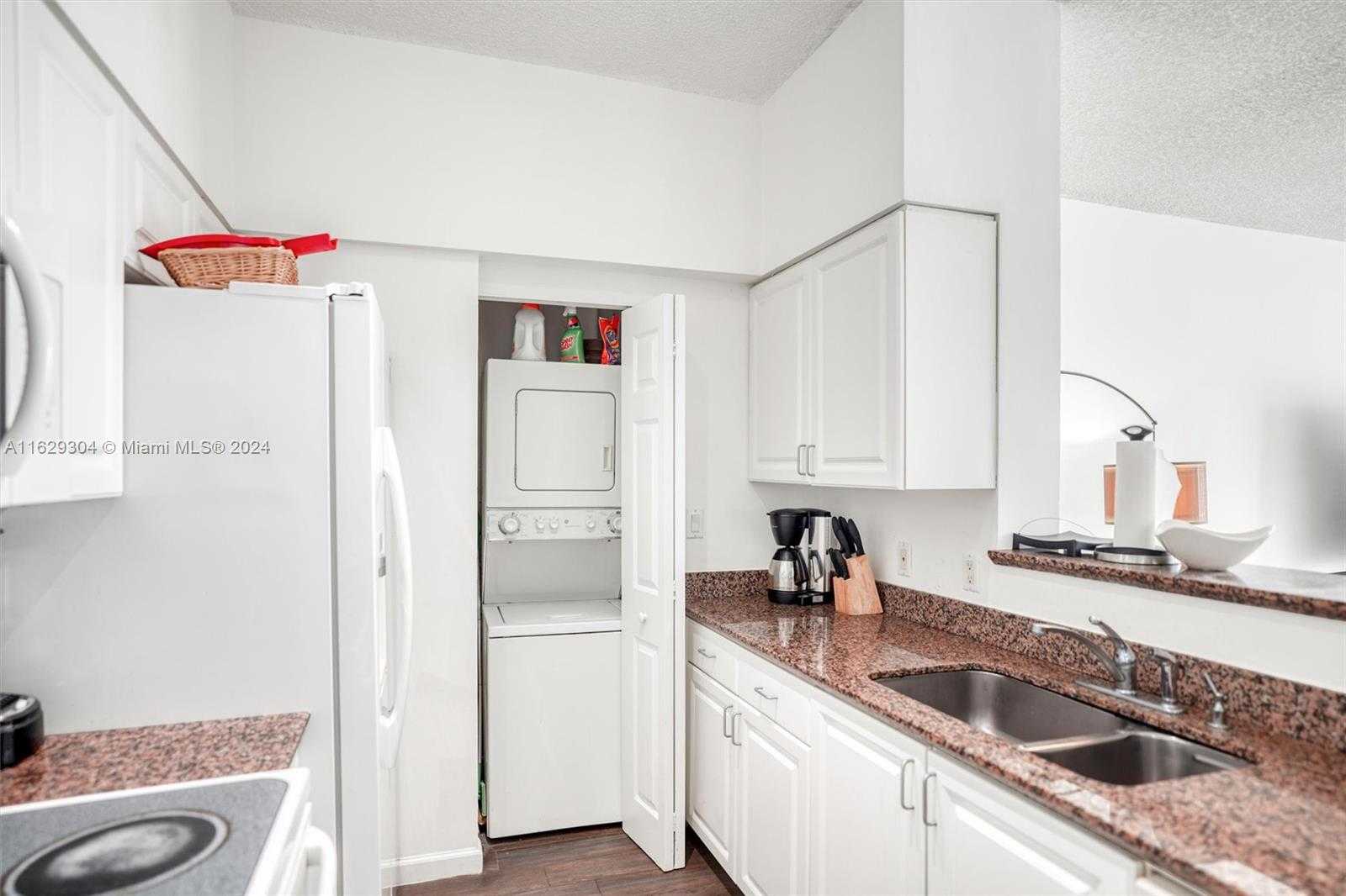 Small Image of 1155 BRICKELL BAY DR #507, Miami Number 15