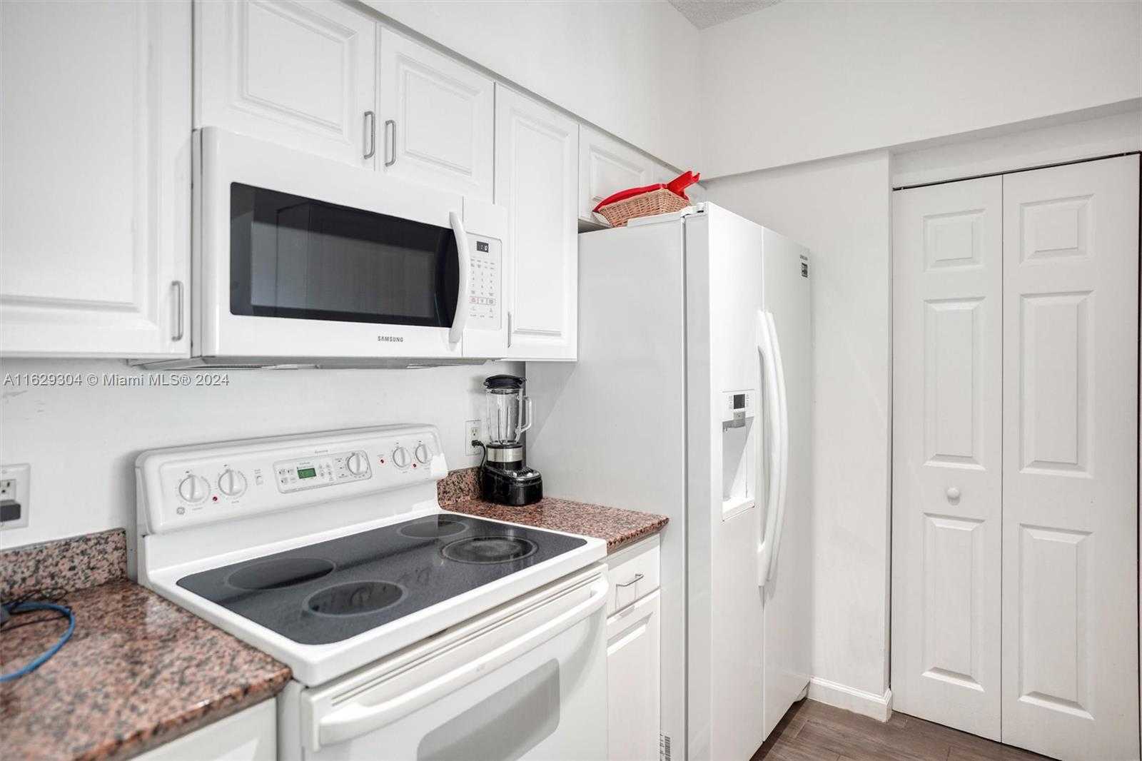 Small Image of 1155 BRICKELL BAY DR #507, Miami Number 16