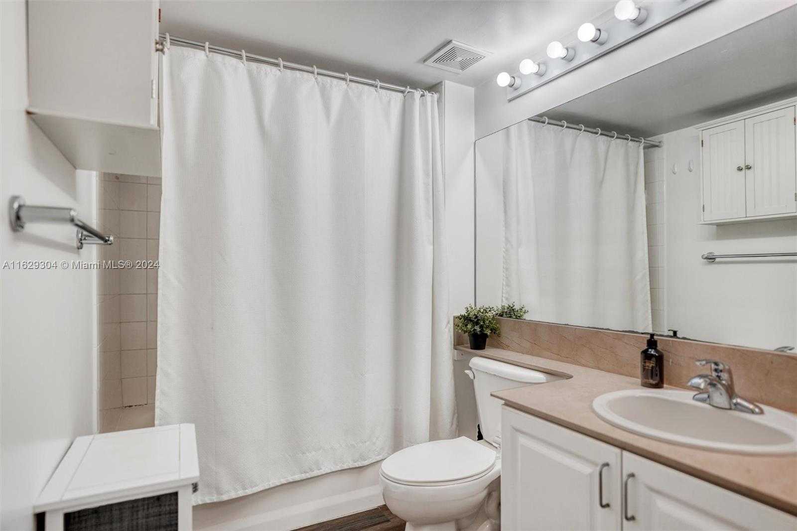 Small Image of 1155 BRICKELL BAY DR #507, Miami Number 20