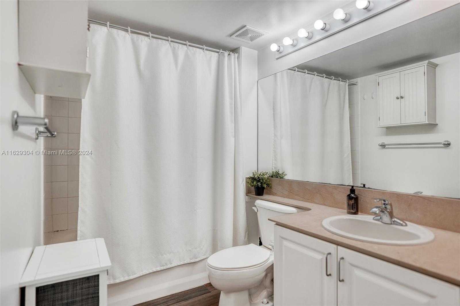 Small Image of 1155 BRICKELL BAY DR #507, Miami Number 21
