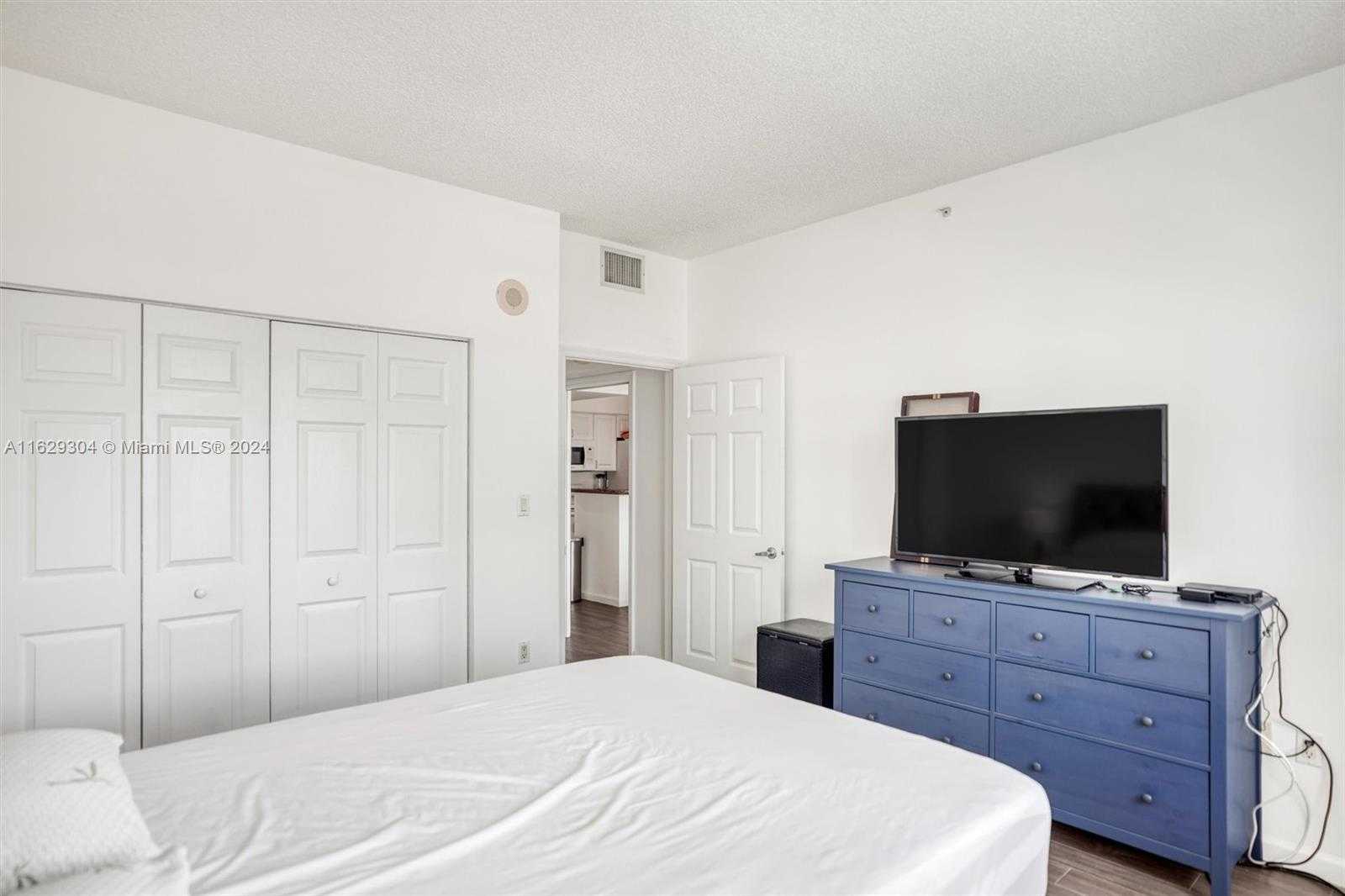 Small Image of 1155 BRICKELL BAY DR #507, Miami Number 26