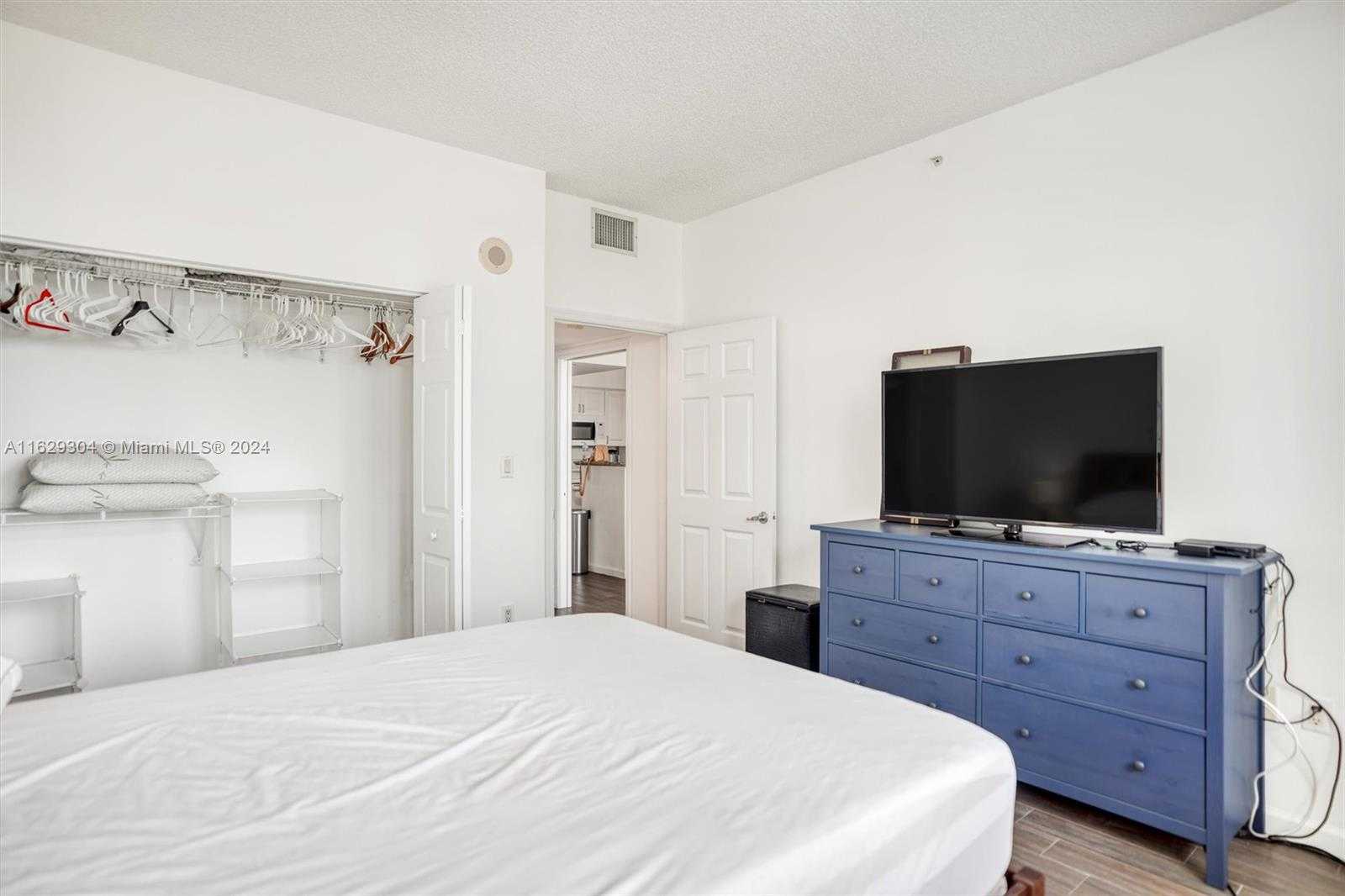 Small Image of 1155 BRICKELL BAY DR #507, Miami Number 27