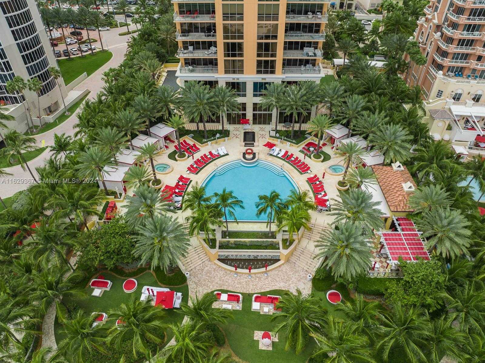 Small Image of 17749 Collins Ave, Sunny Isles Beach, FL 33160, USA Number 4