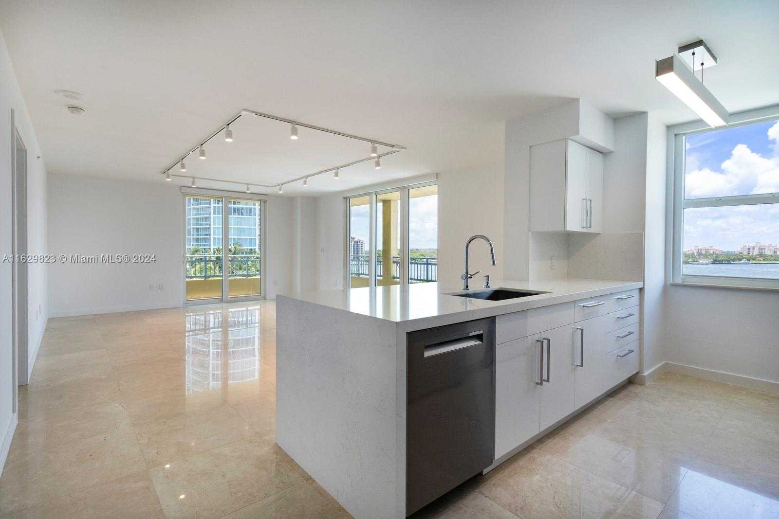 Small Image of 90 ALTON RD #902, Miami Beach Number 11