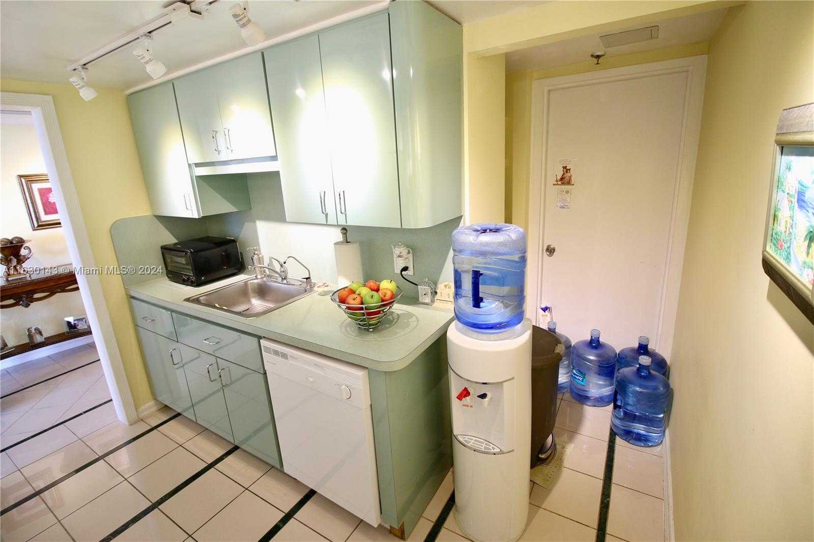 Small Image of 900 BAY DR #319, Miami Beach Number 6