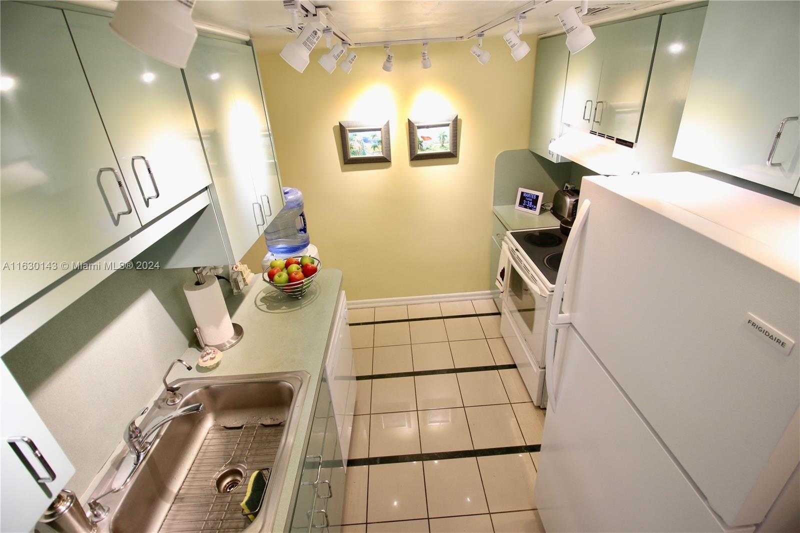 Small Image of 900 BAY DR #319, Miami Beach Number 7