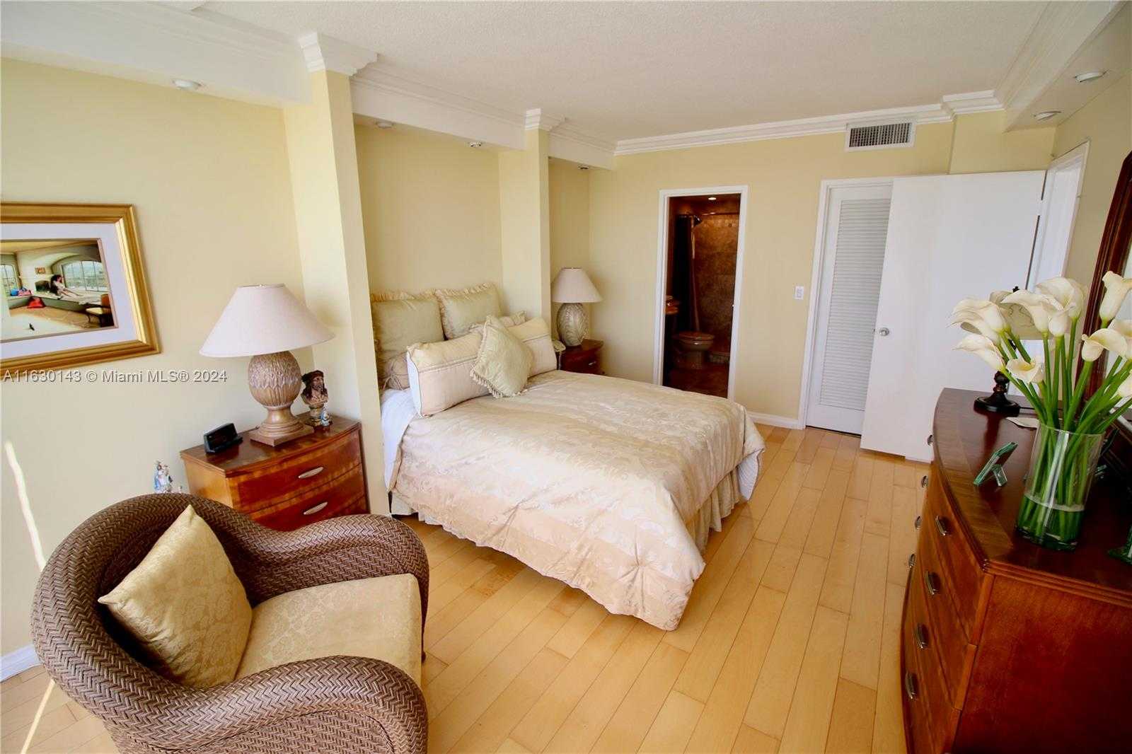Small Image of 900 BAY DR #319, Miami Beach Number 8