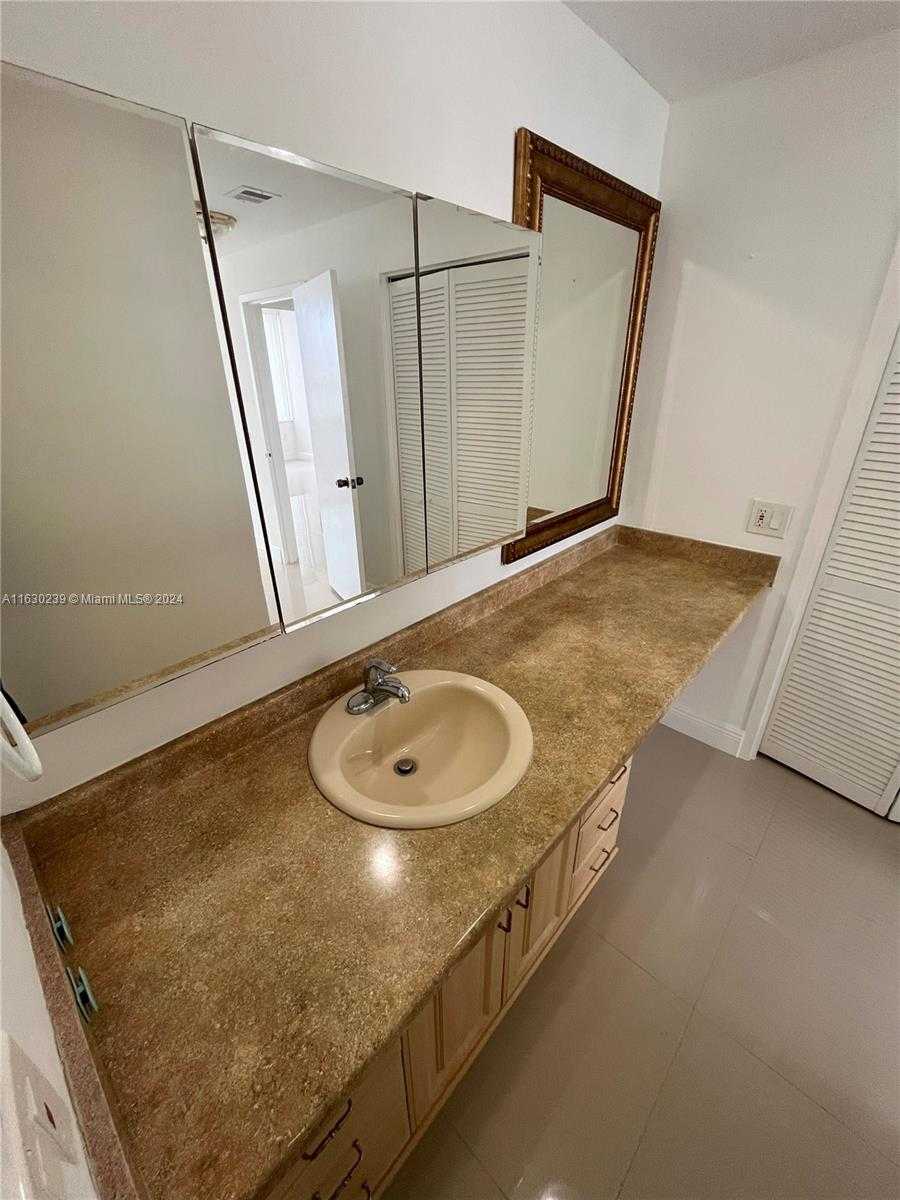 Small Image of 3505 SOUTH OCEAN DR #502, Hollywood Number 12
