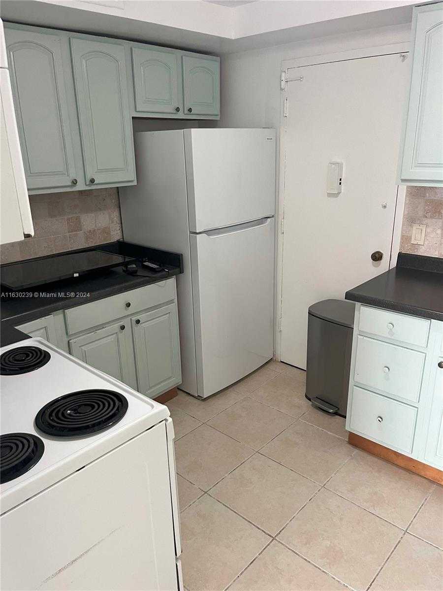 Small Image of 3505 SOUTH OCEAN DR #502, Hollywood Number 2