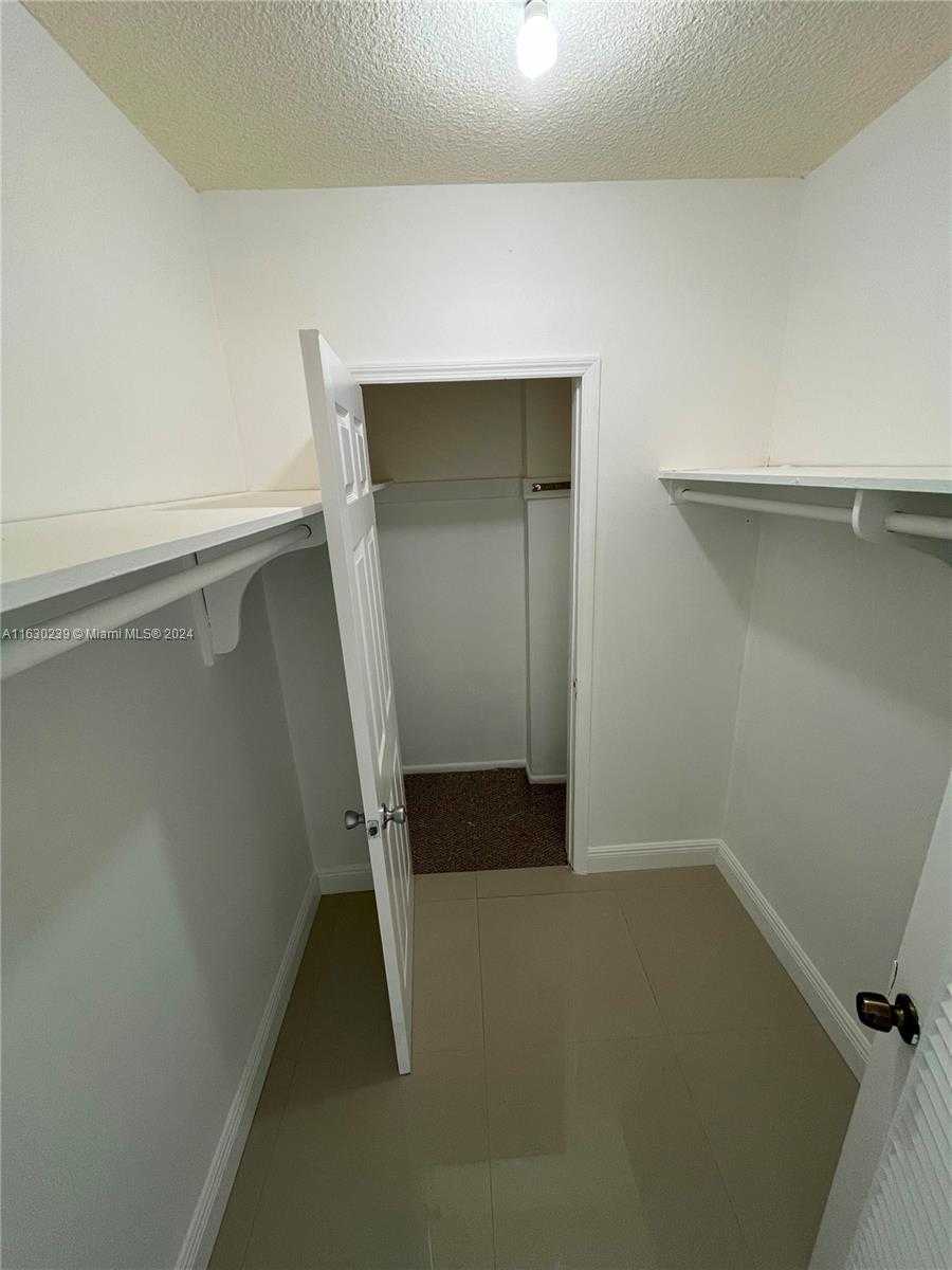 Small Image of 3505 SOUTH OCEAN DR #502, Hollywood Number 9