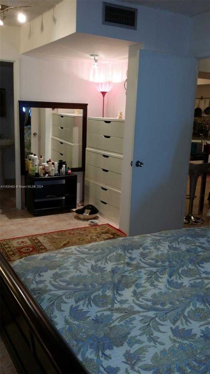 Small Image of 1351 NORTH EAST MIAMI GARDENS DR #1601E, Miami Number 25